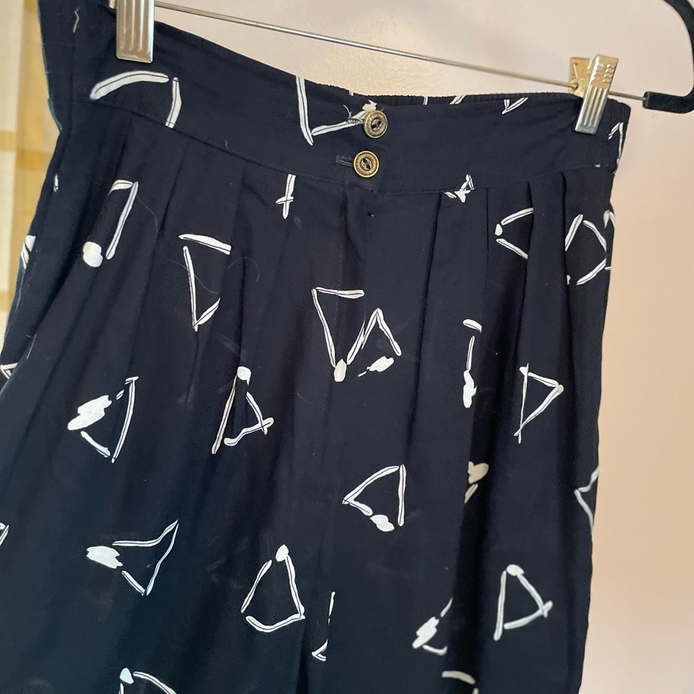 Elegant Black and White Culottes and Top Made of Rayon Size 10